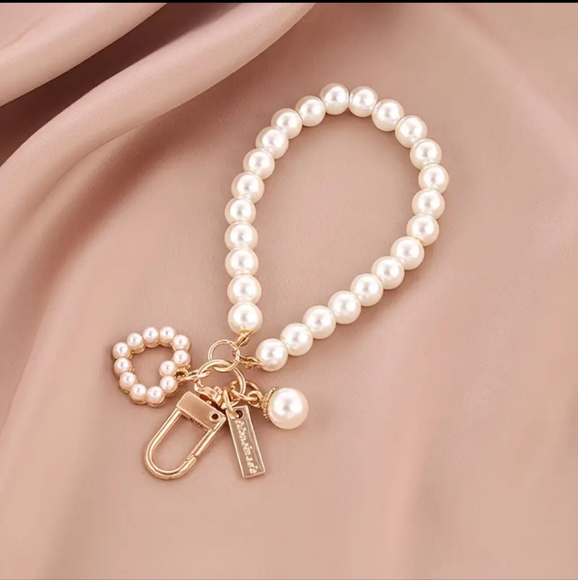 Beaded Heart Wrislet Charm - Picture 3 of 4